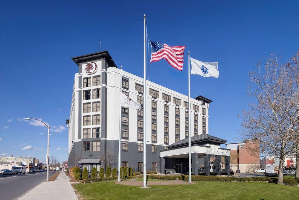 Doubletree By Hilton Boston Logan Airport Chelsea Hotel Exterior photo